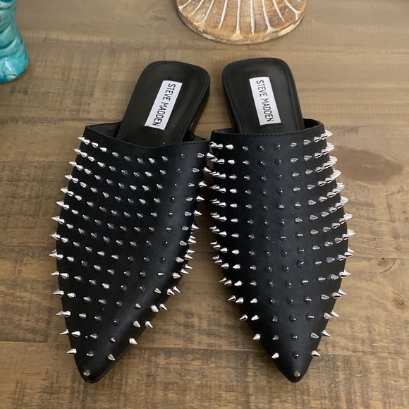 Steve Madden Spiked Pointed Toe Slide On Flats - Picture 3 of 6